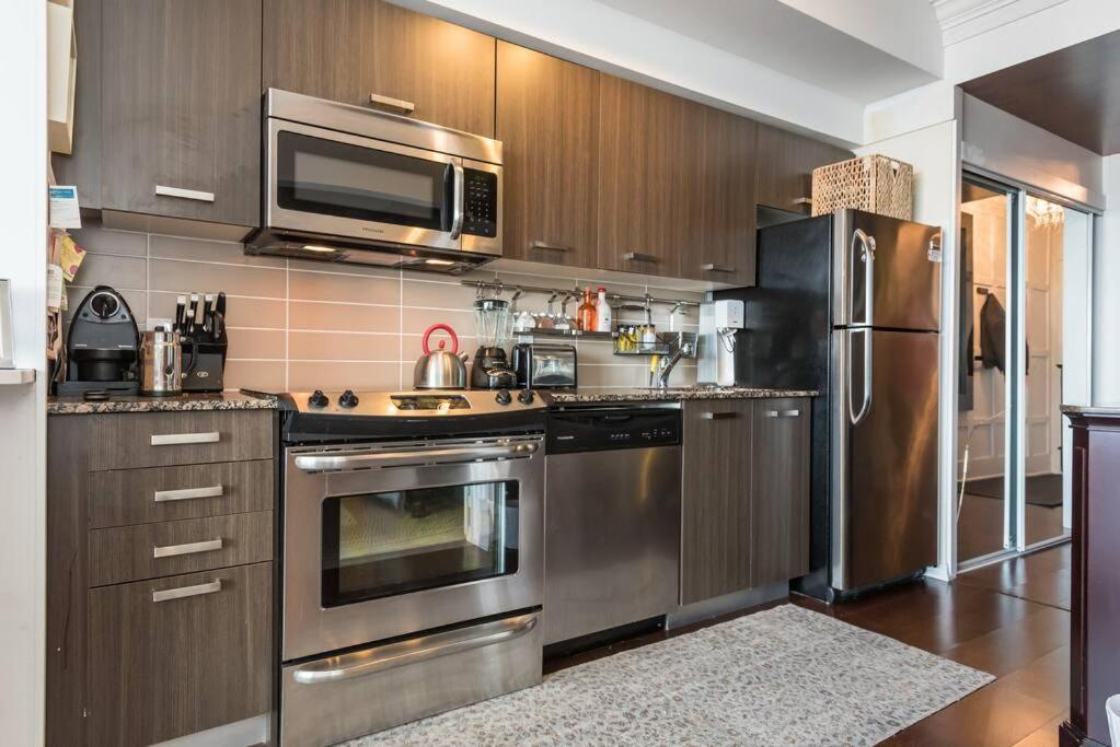 Stunning Condo With Fantastic View Of The City! โตรอนโต ภายนอก รูปภาพ