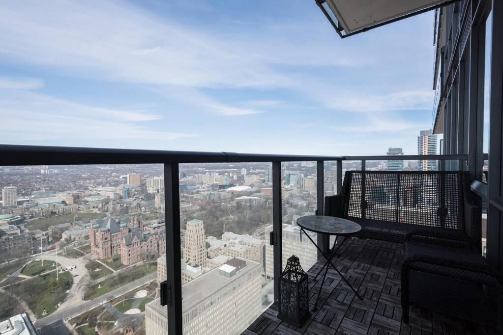 Stunning Condo With Fantastic View Of The City! โตรอนโต ภายนอก รูปภาพ
