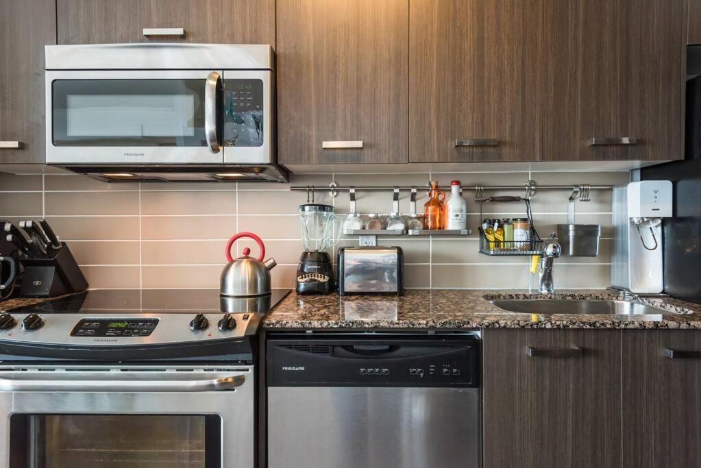 Stunning Condo With Fantastic View Of The City! โตรอนโต ภายนอก รูปภาพ