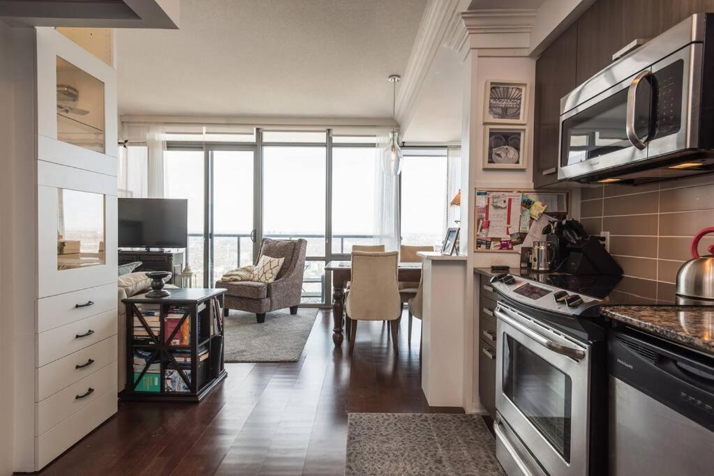 Stunning Condo With Fantastic View Of The City! โตรอนโต ภายนอก รูปภาพ