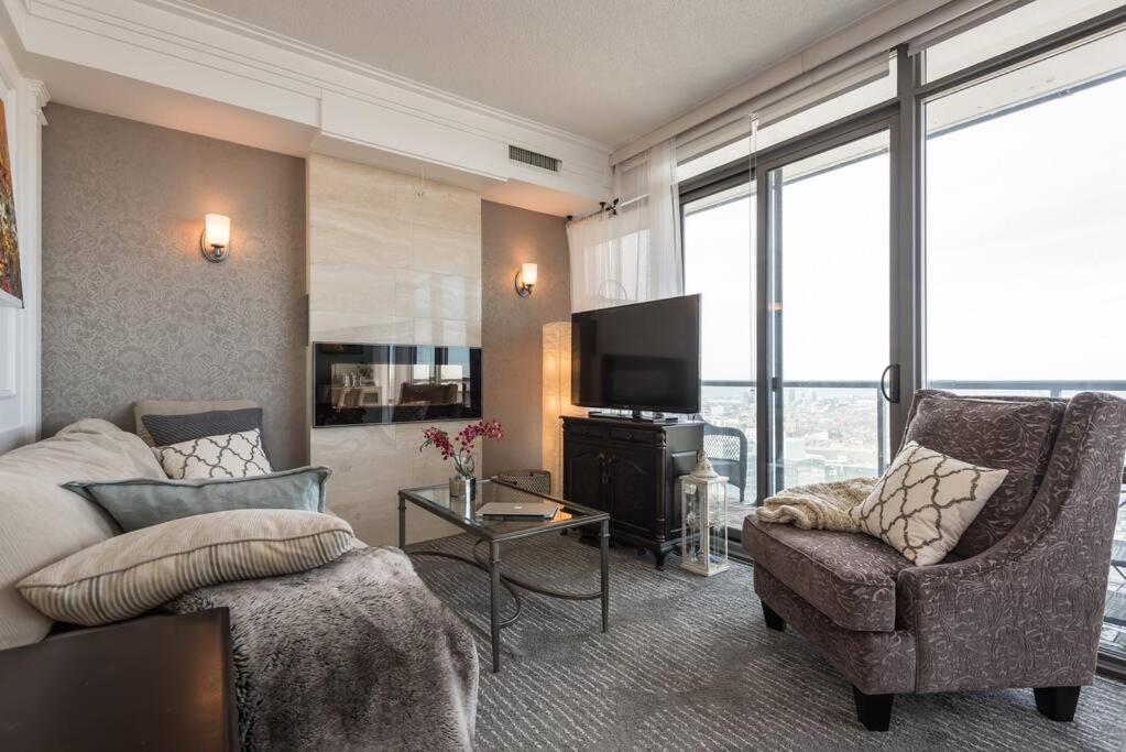 Stunning Condo With Fantastic View Of The City! โตรอนโต ภายนอก รูปภาพ